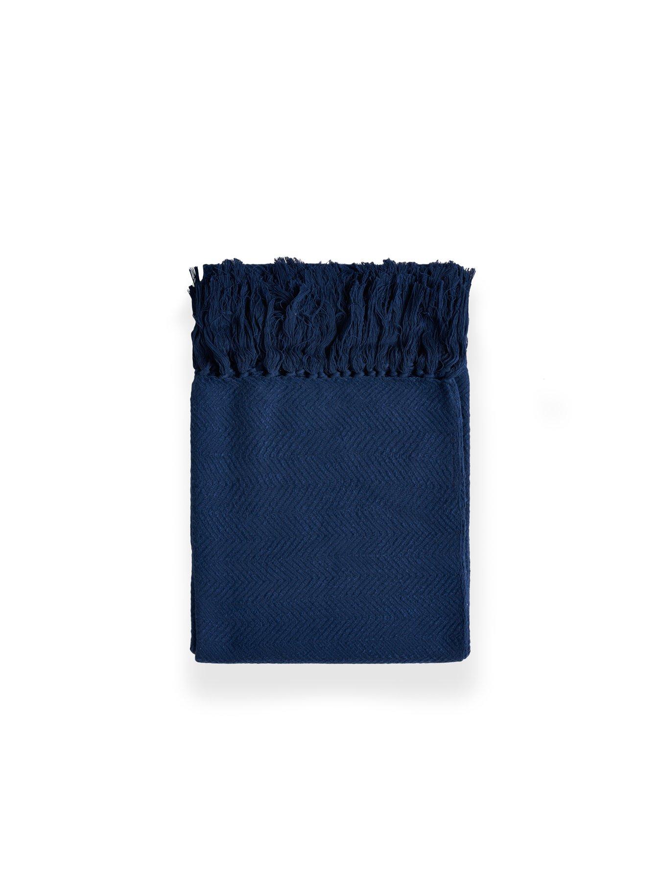 the-very-collection-juno-throw-navyoutfit