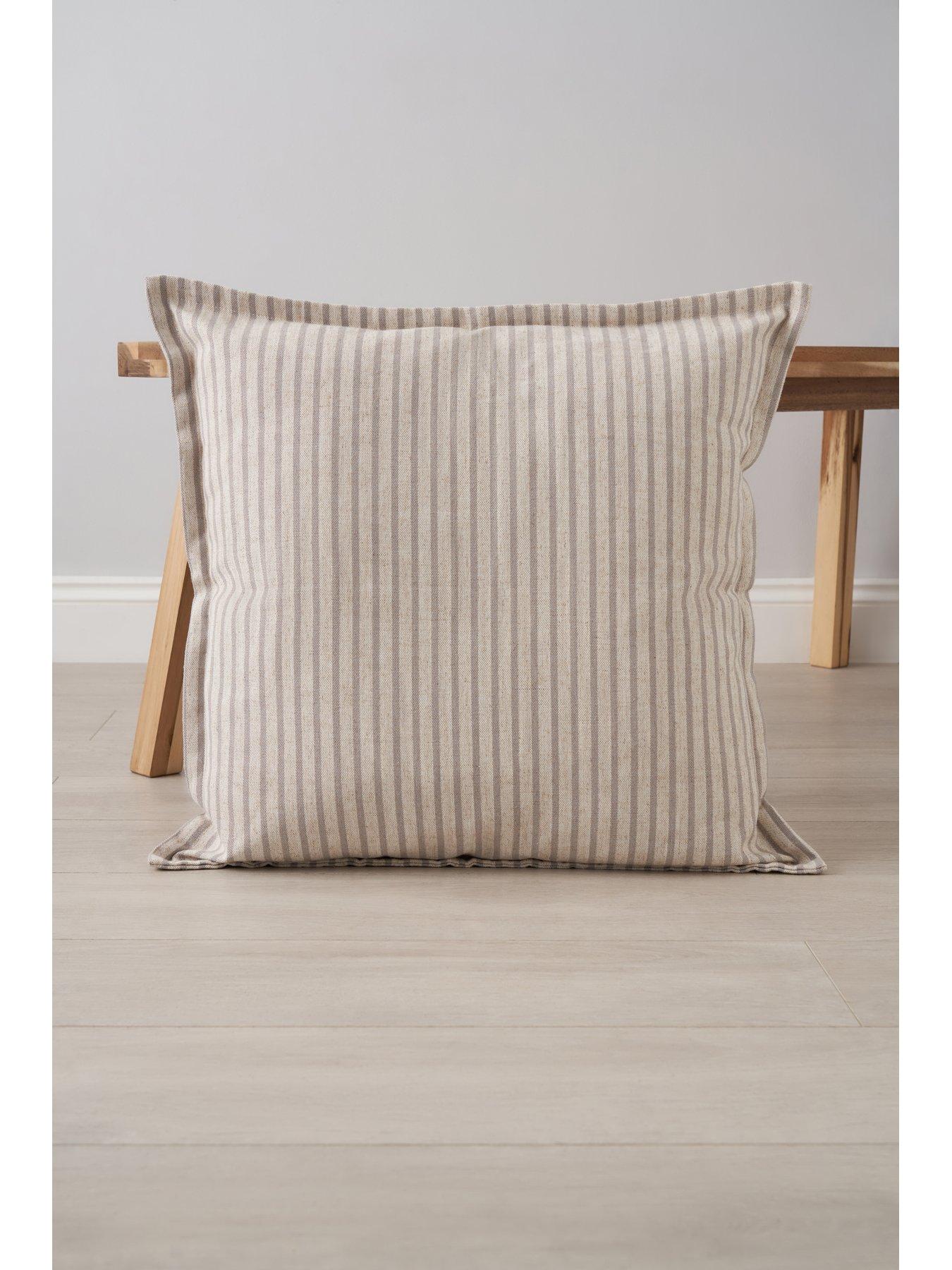 The Very Collection Martha Cushion