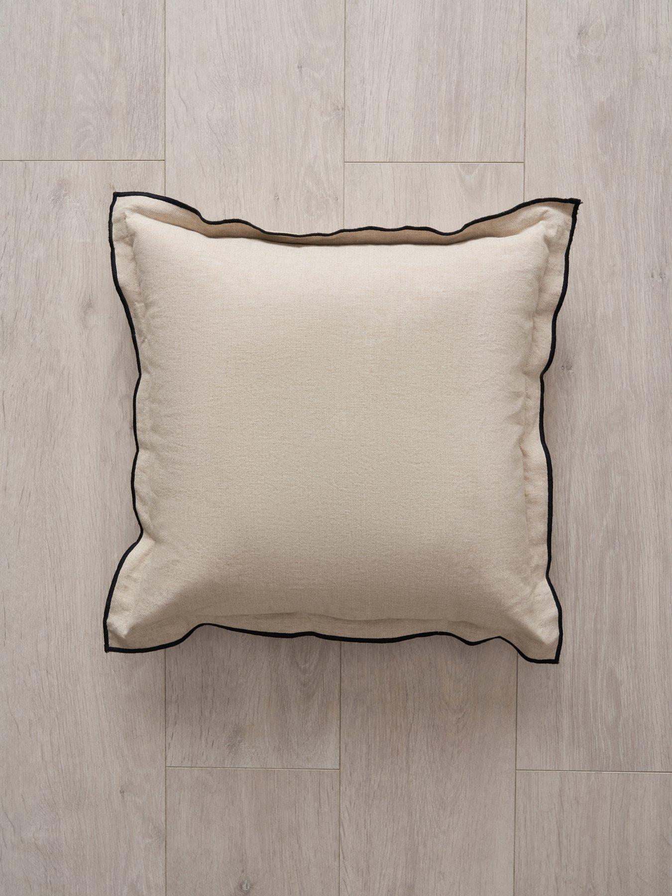 very-home-pierre-cushion