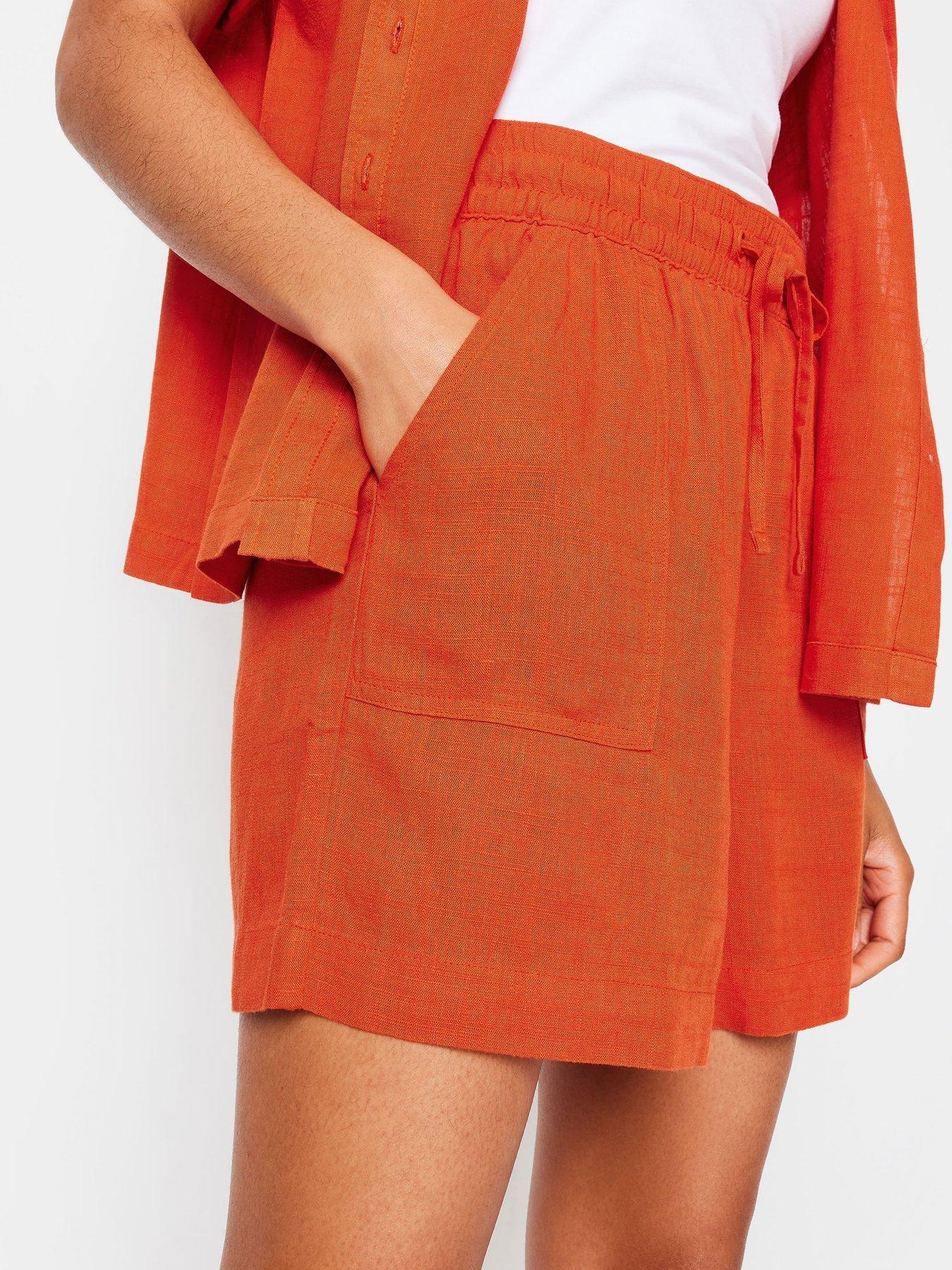 mco-orange-linen-shortsoutfit