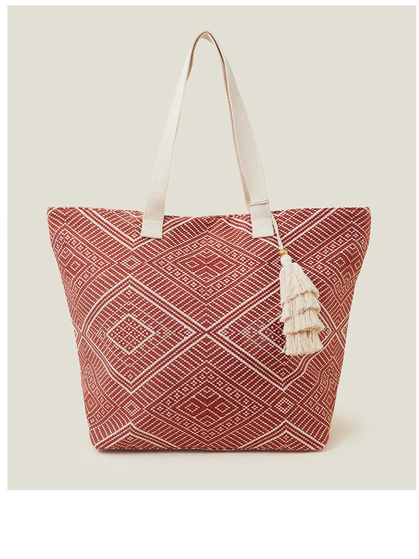 accessorize-jacquard-shoulderfront