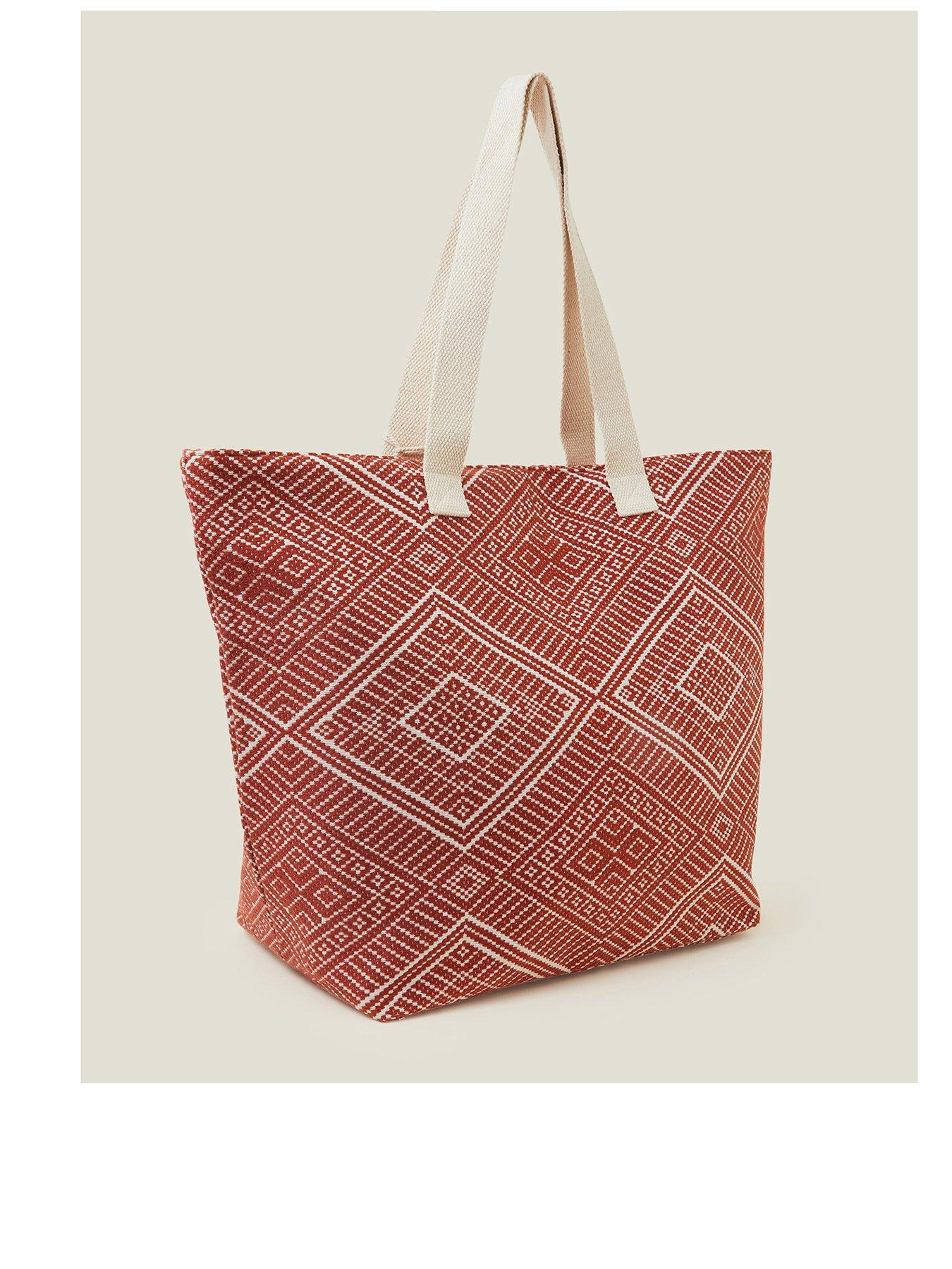 accessorize-jacquard-shoulderback