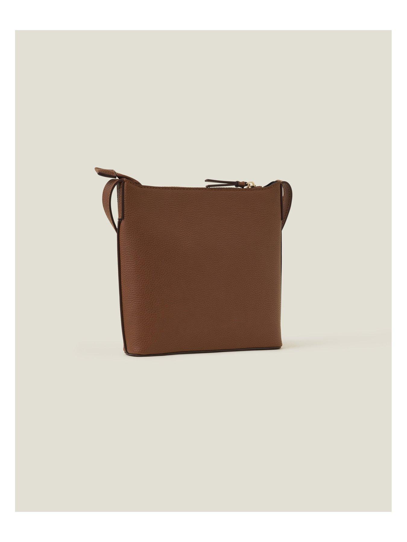 accessorize-classic-messenger-bagstillFront