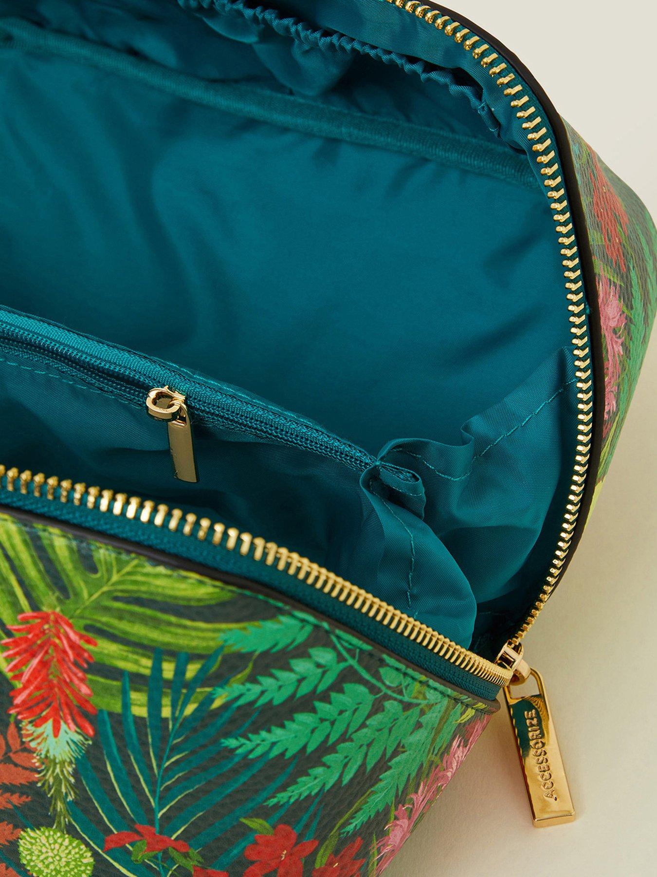 accessorize-t-jungle-washbagoutfit
