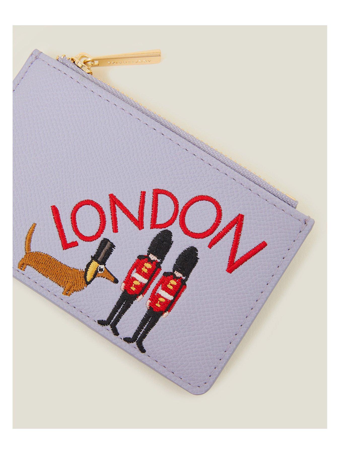 accessorize-ldn-emb-dog-cardholderoutfit