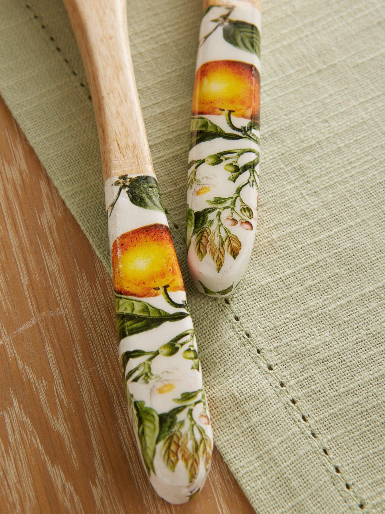 very-home-orange-blossom-mango-wood-serving-fork-and-spoon-setoutfit