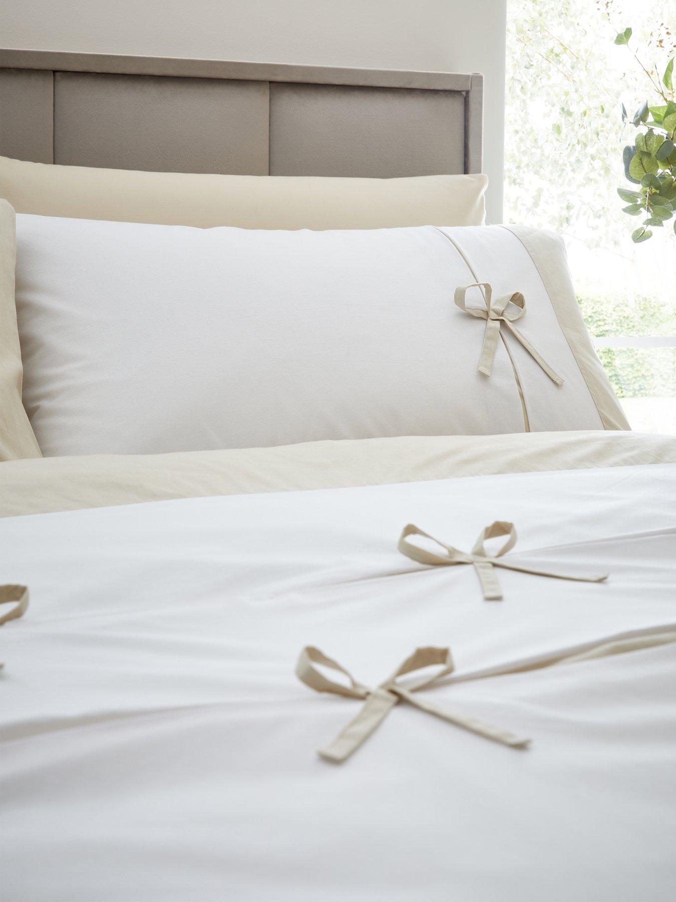 Image 3 of 6 of Catherine Lansfield Milo Bow Duvet Set