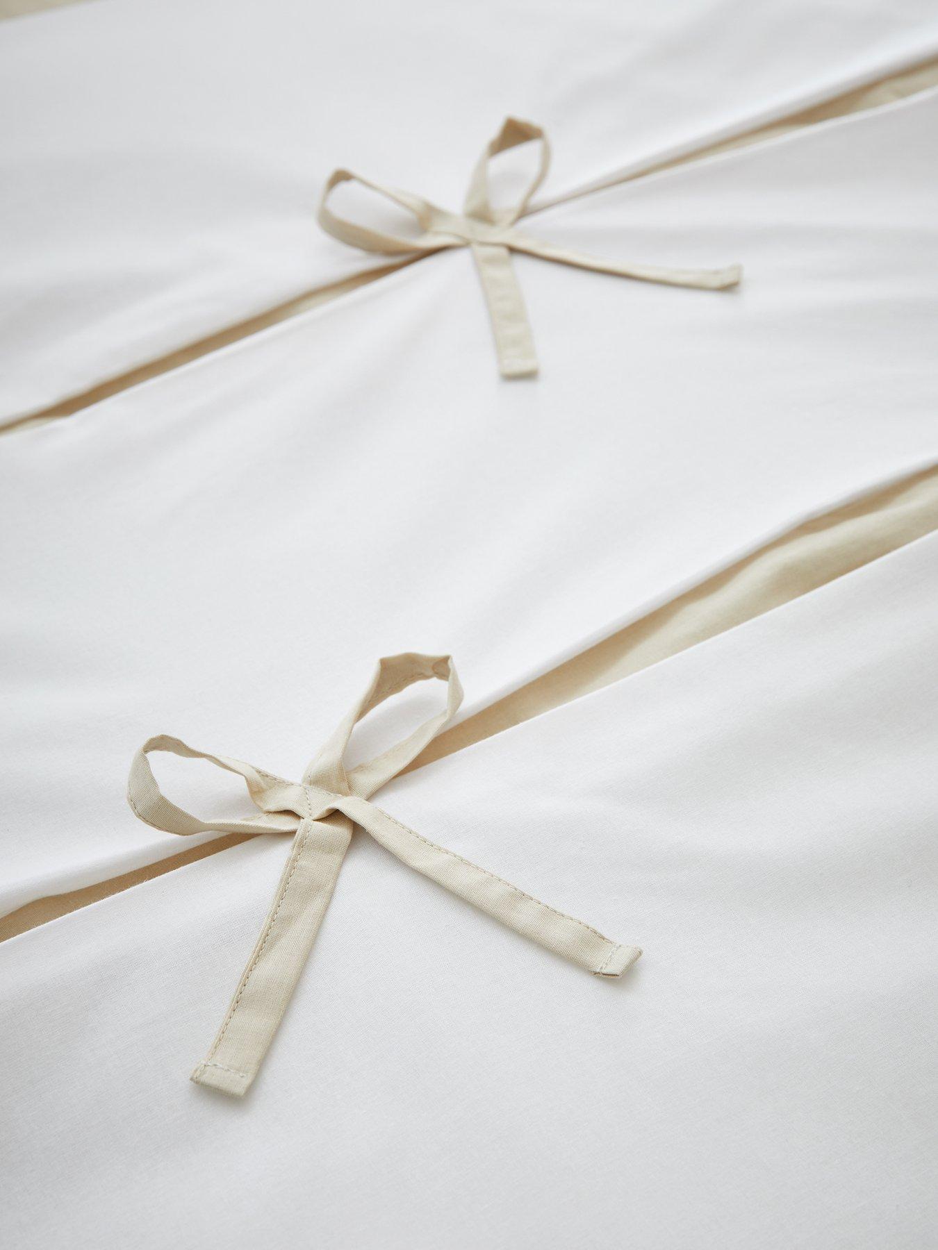 catherine-lansfield-milo-bow-duvet-setoutfit