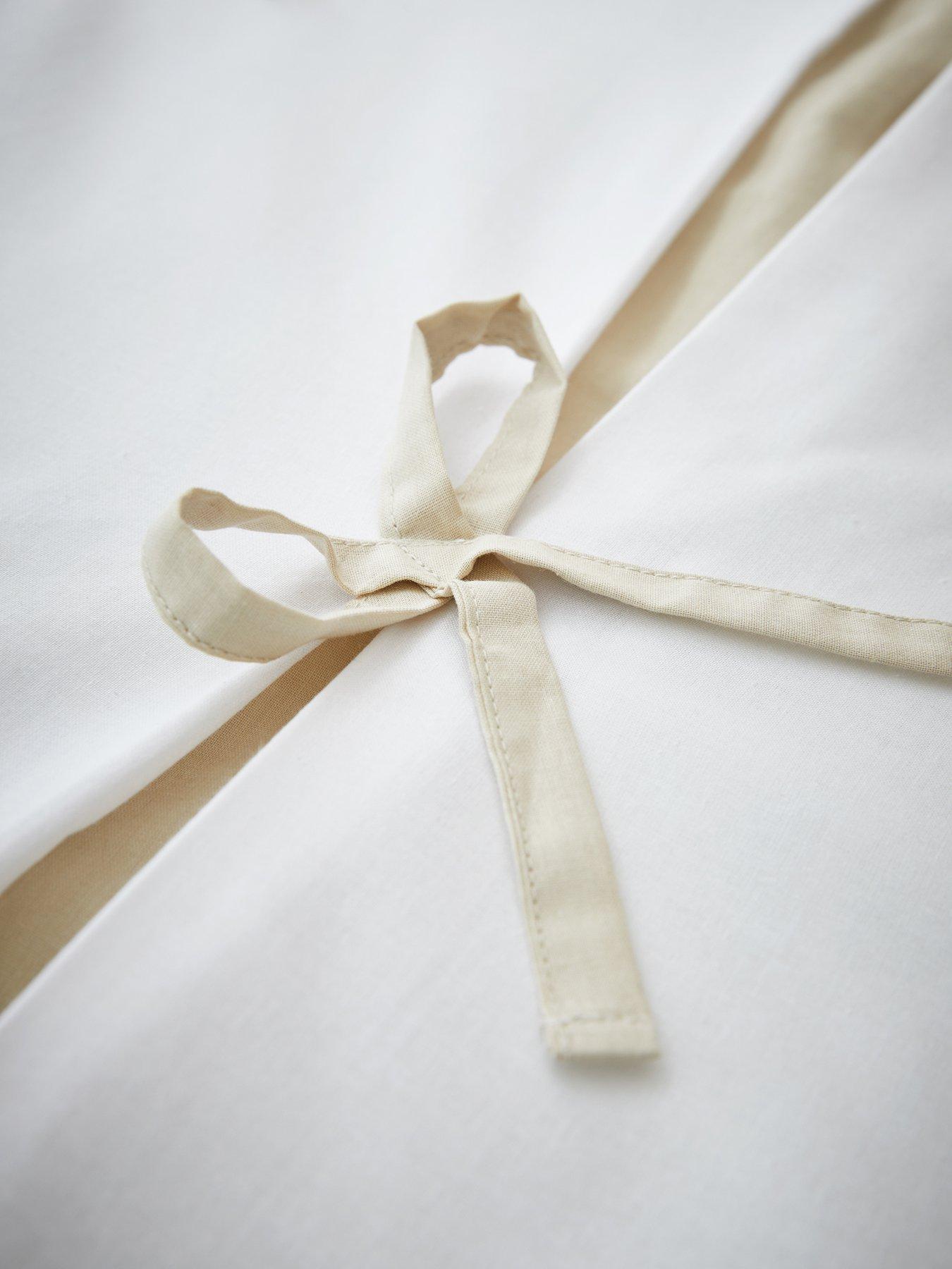 Image 5 of 6 of Catherine Lansfield Milo Bow Duvet Set