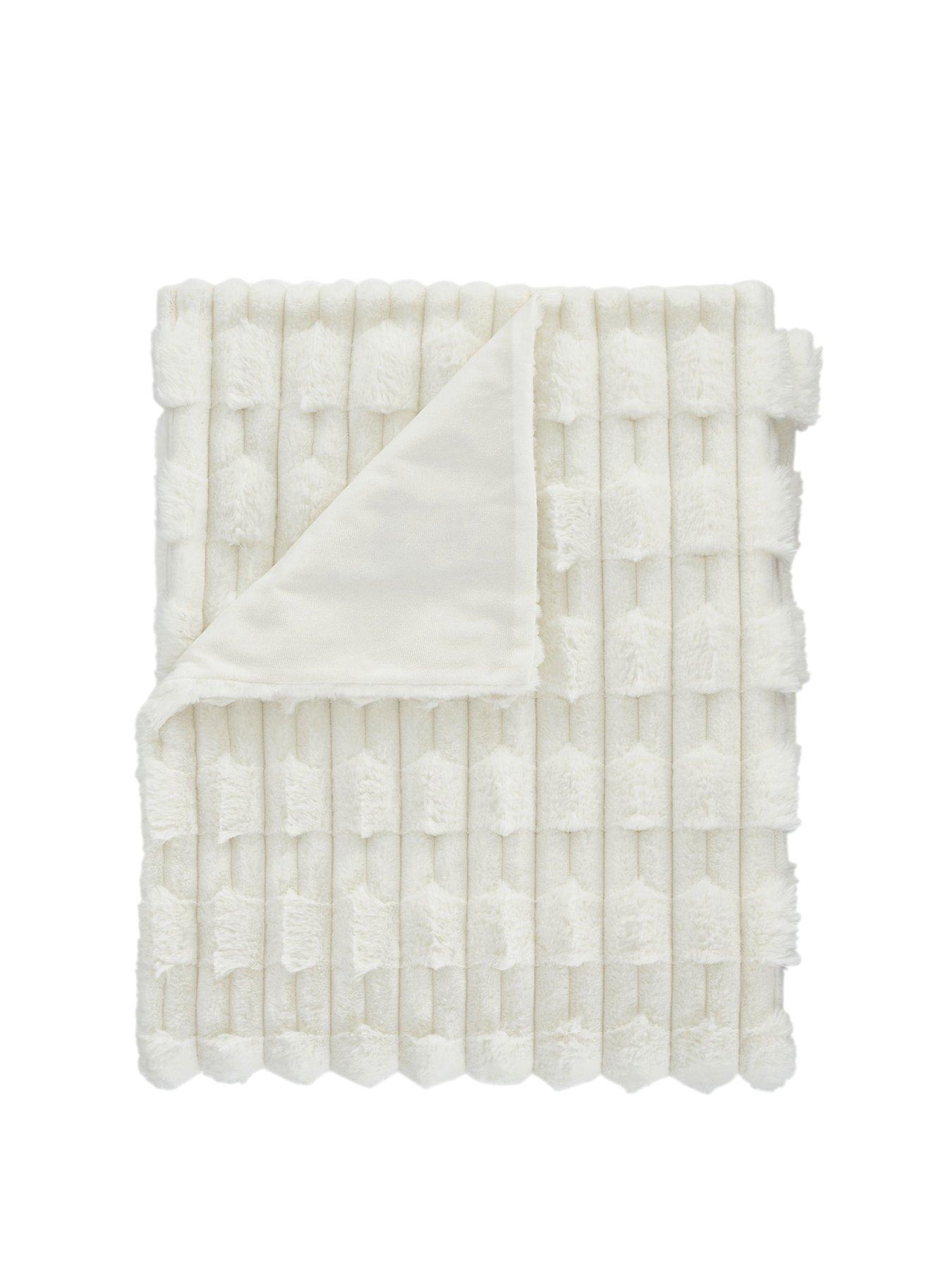 bianca-carved-faux-fur-cosy-throw-in-whitestillFront