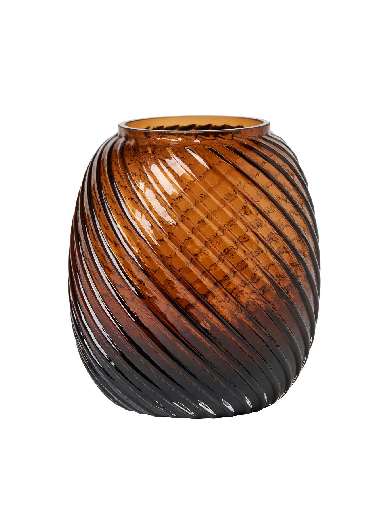 very-home-cognac-ribbed-glass-vase-16cmoutfit