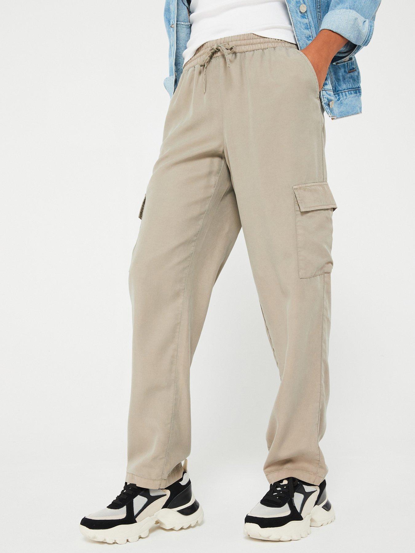 vero-moda-loose-fitting-cargo-trousers-brownoutfit