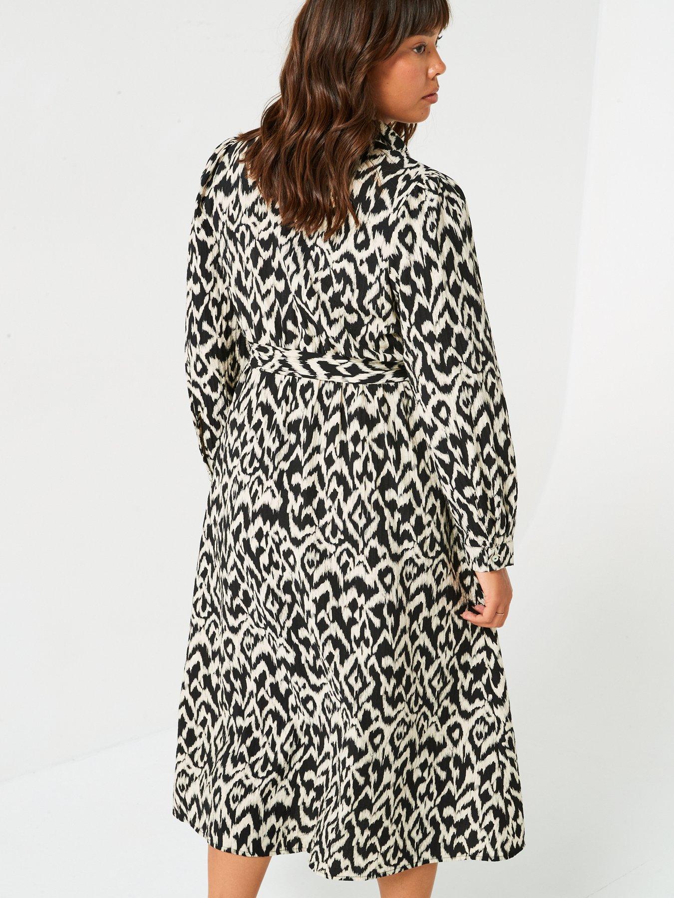 v-by-very-curve-button-through-shirt-dress-printstillFront