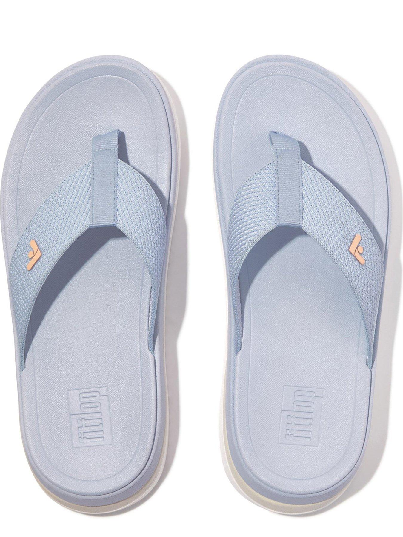 fitflop-fitflop-surff-2-tone-microwobbleboard-toe-post-sandals-skywash-blueoutfit