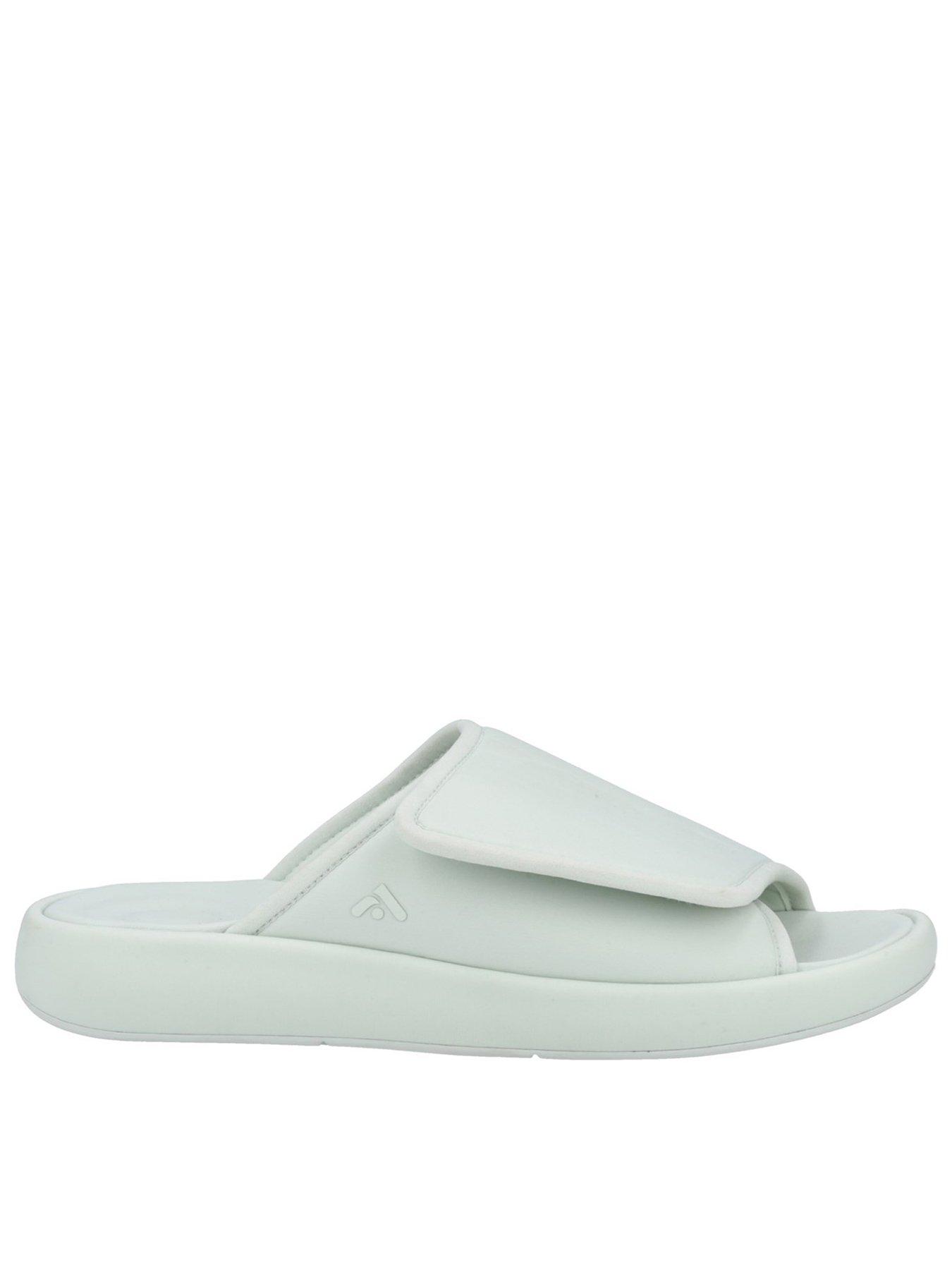 fitflop-iqushion-city-water-resistant-slider-sagebrush-green