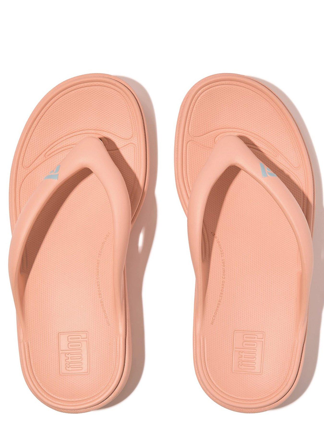 fitflop-relieff-recovery-micro-wobbleboard-toe-post-sandals-blushy-pinkoutfit