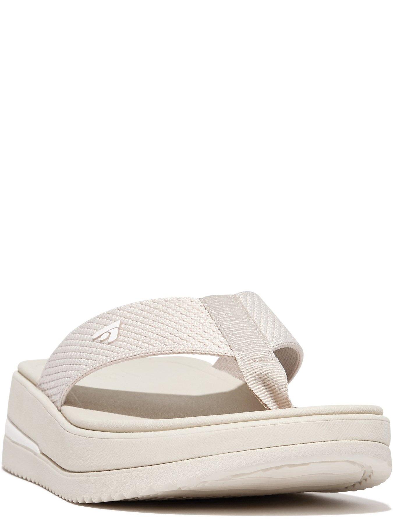 fitflop-fitflop-surff-2-tone-mircowobbleboard-toe-post-sandals-paris-beigestillFront