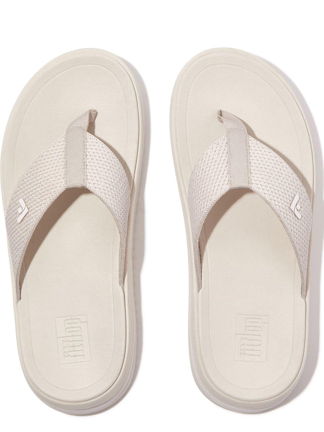 fitflop-fitflop-surff-2-tone-mircowobbleboard-toe-post-sandals-paris-beigeoutfit