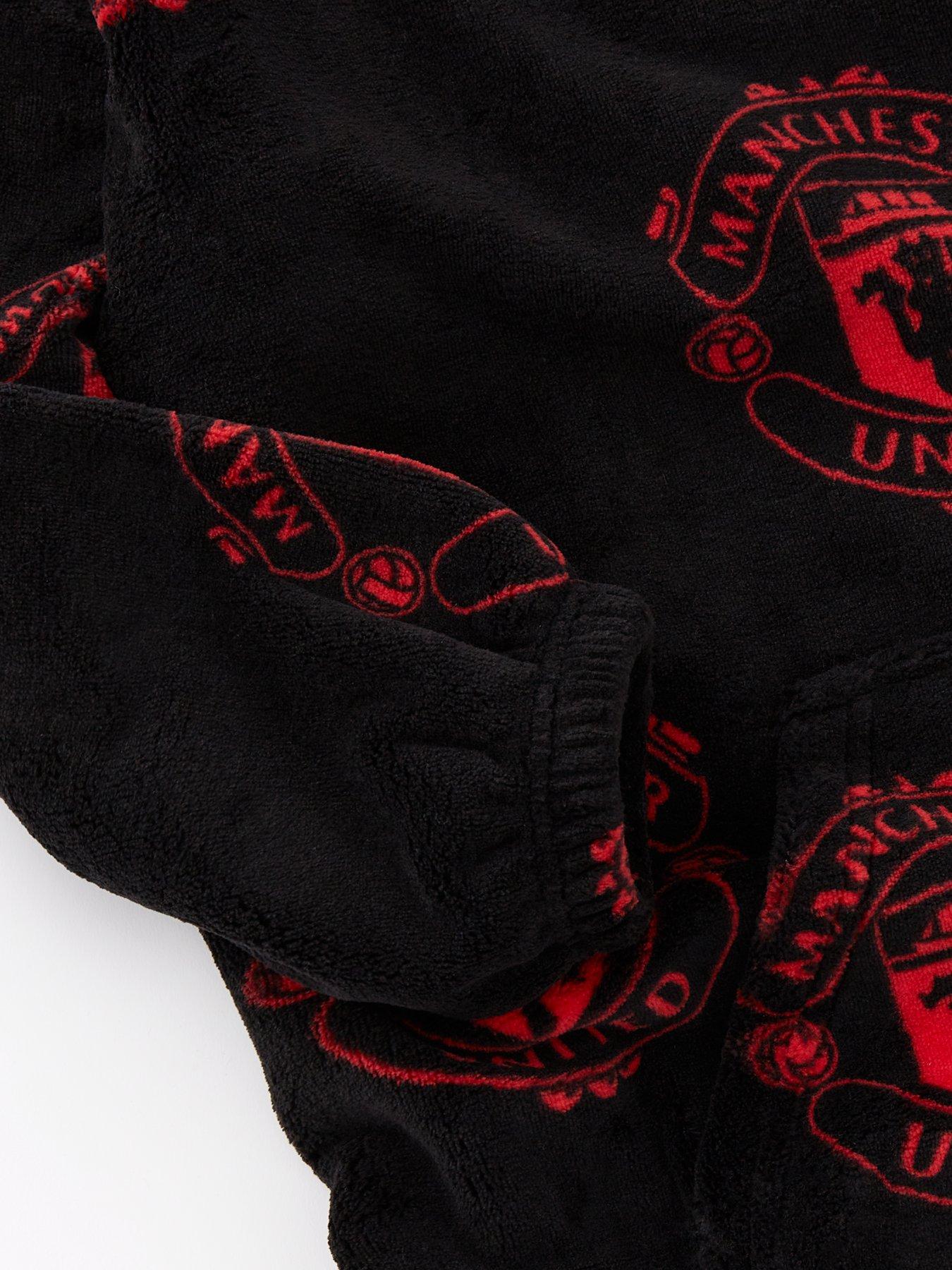 manchester-united-football-fleece-hooded-blanket-blackdetail