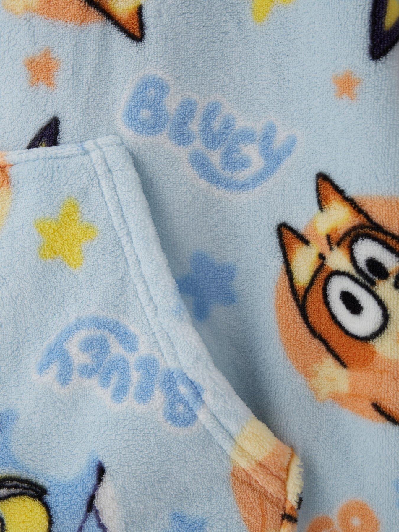 bluey-fleece-hooded-blanket-bluedetail