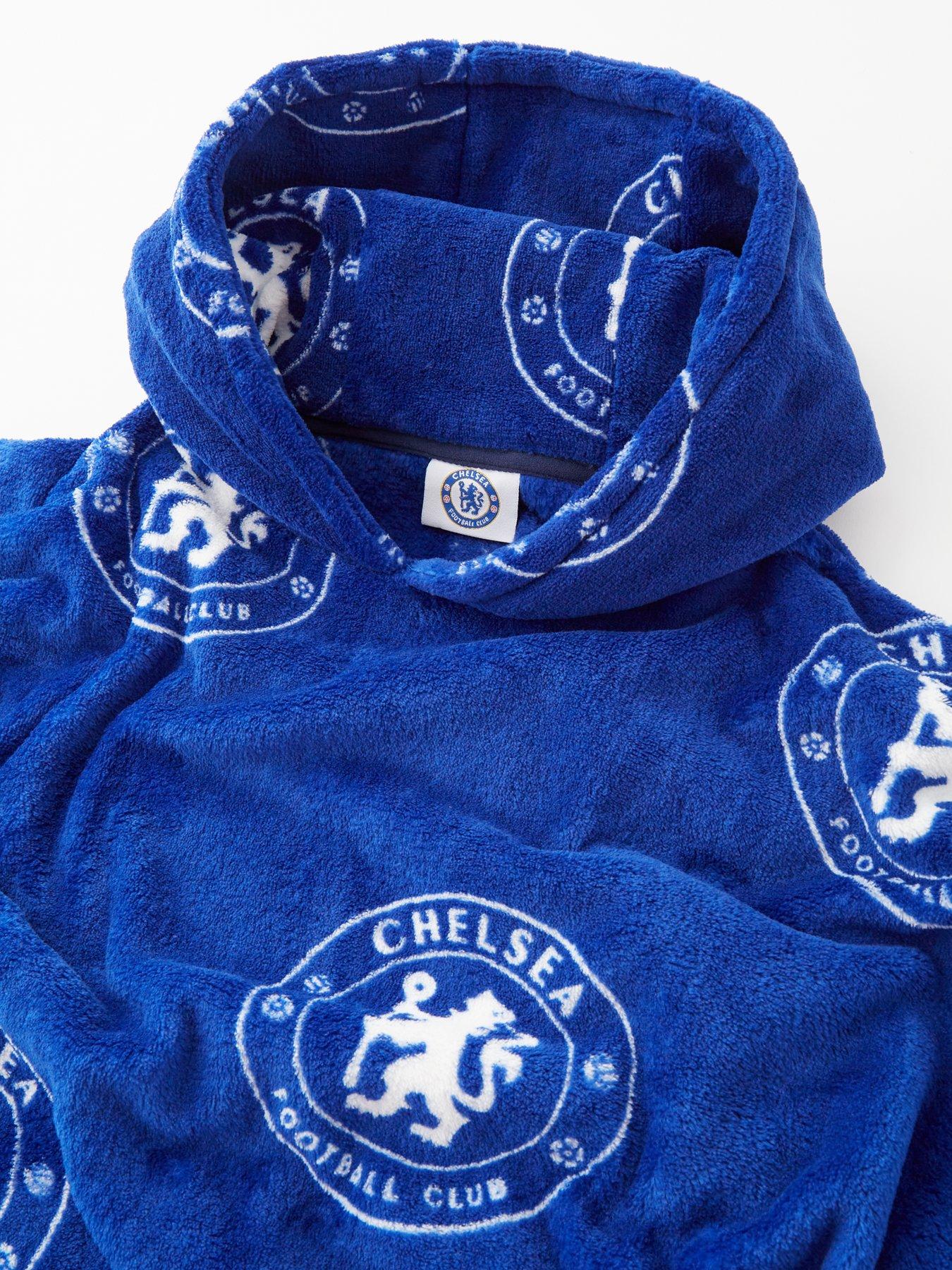 chelsea-football-fleece-hooded-blanket-blueoutfit