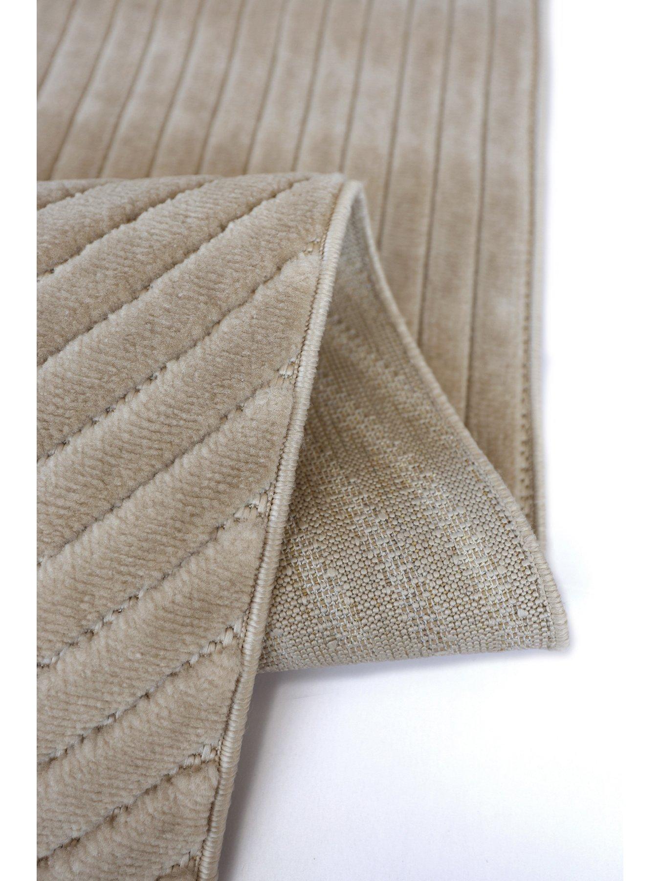the-very-collection-intaliata-malmo-rug-taupeoutfit