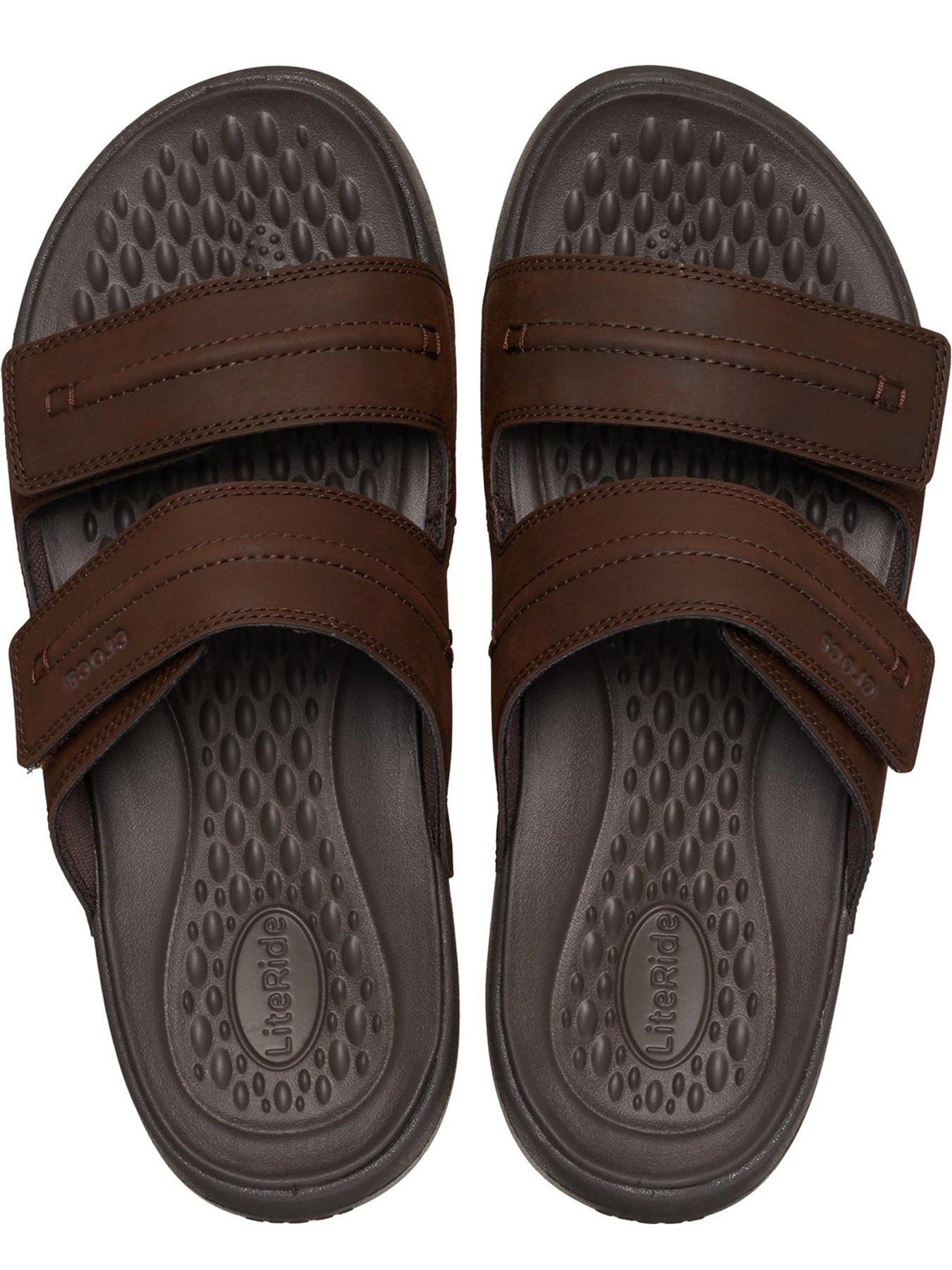 crocs-crocs-mens-yukon-vista-ii-sandal-brownoutfit