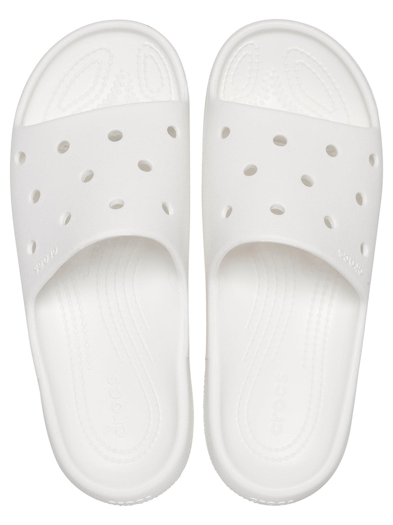 crocs-crocs-mens-classic-v2-slide-whiteoutfit