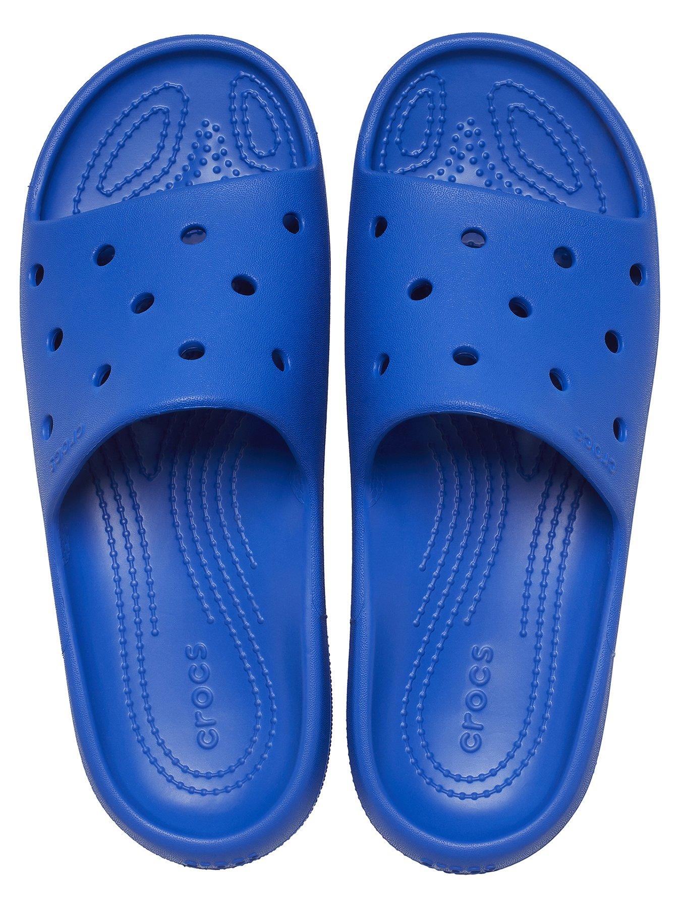 crocs-crocs-mens-classic-v2-slide-blueoutfit