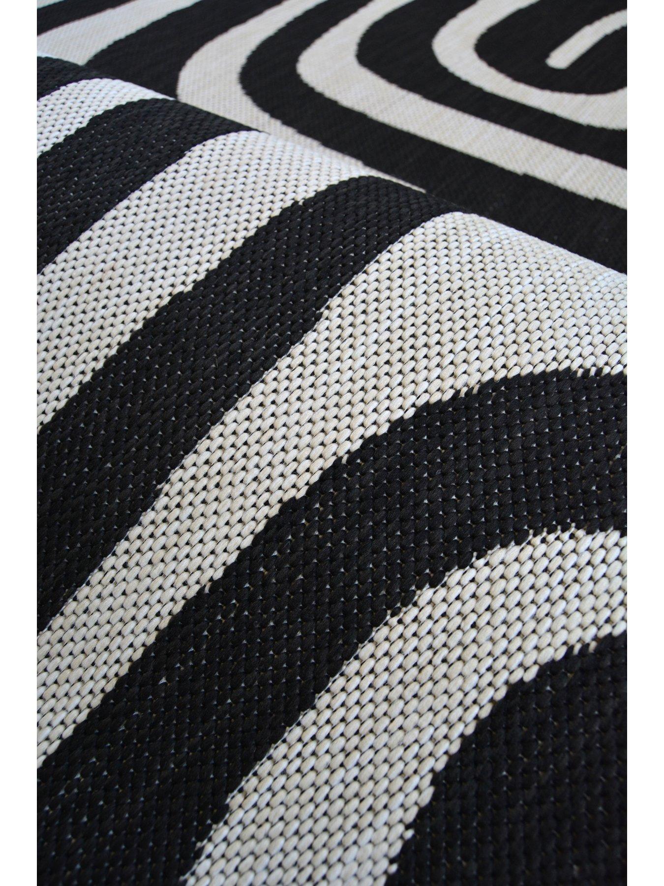 very-home-indooroutdoor-flatweave-rugdetail