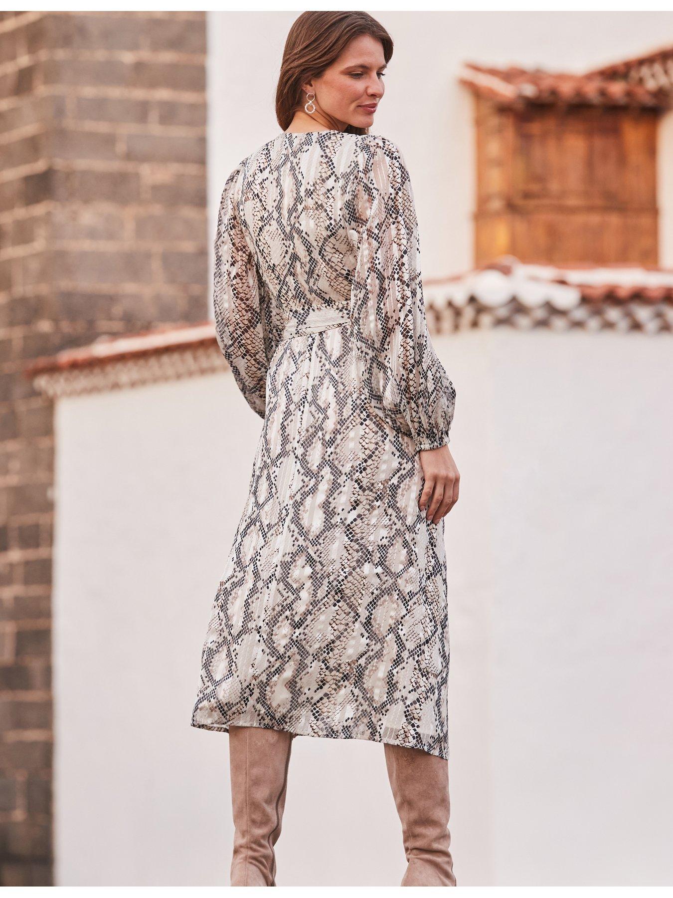 sosandar-snake-wrap-dress-multioutfit