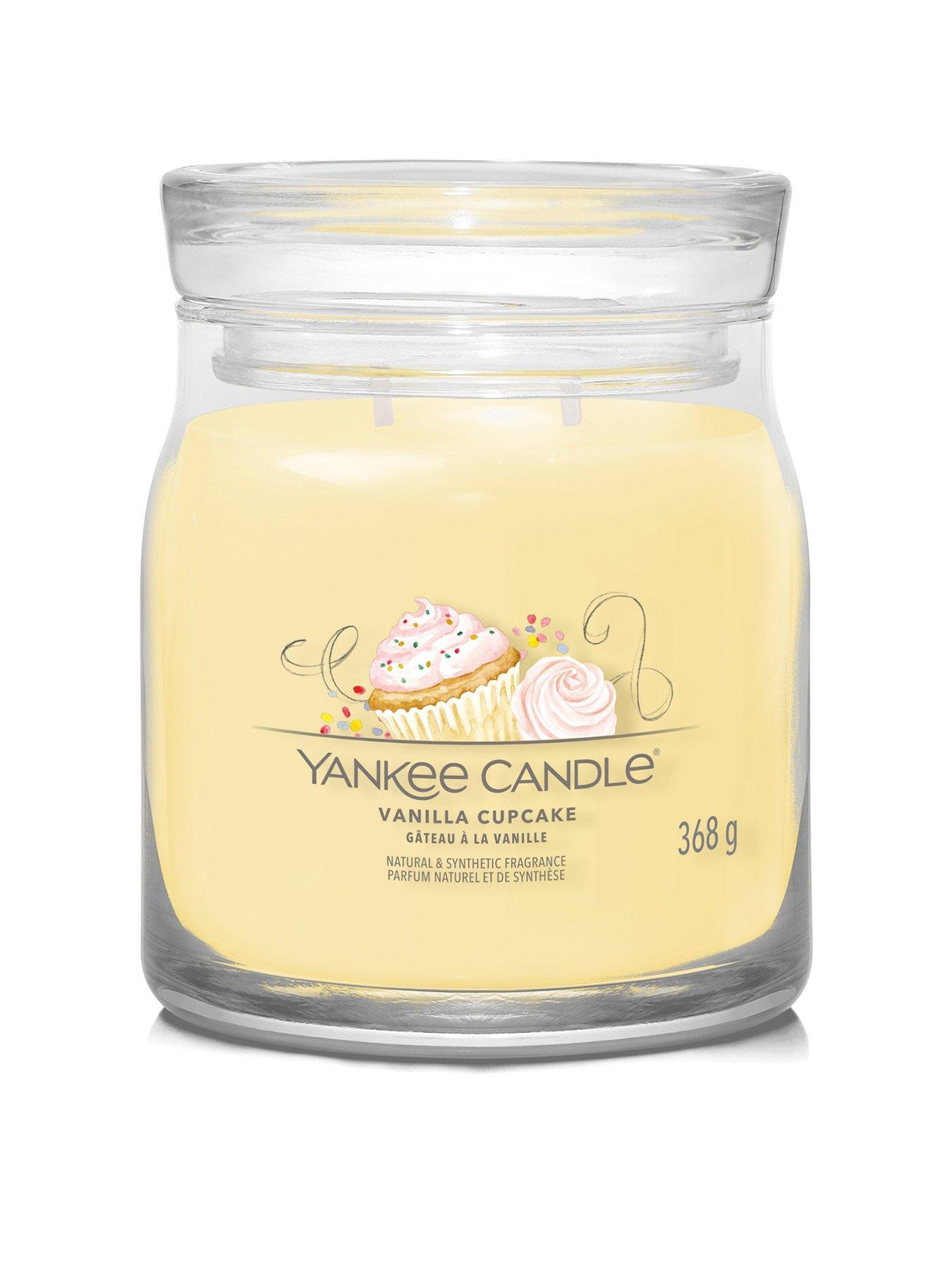 yankee-candle-signature-medium-jar-candle-ndash-vanilla-cupcake