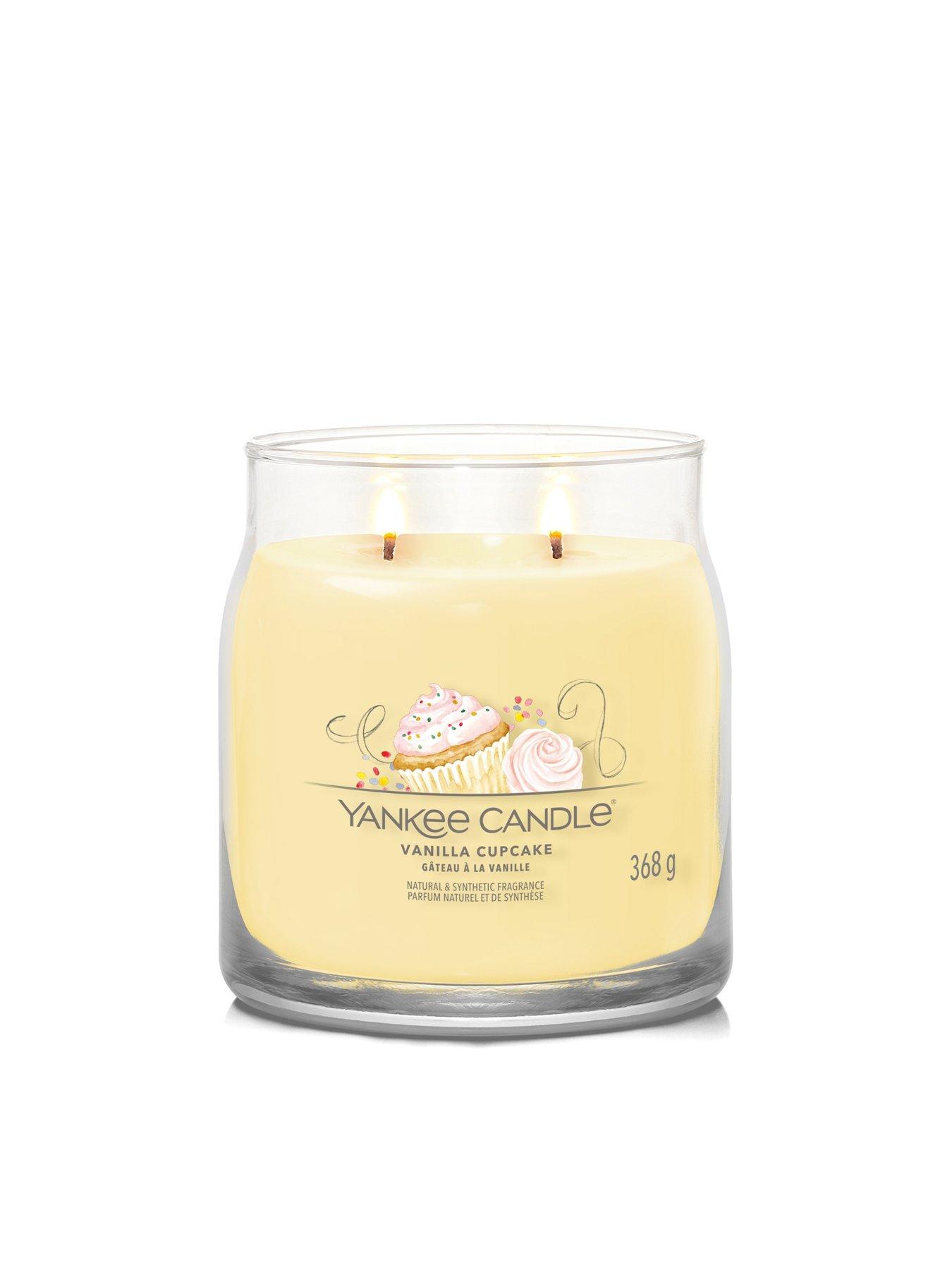 yankee-candle-signature-medium-jar-candle-ndash-vanilla-cupcakestillFront