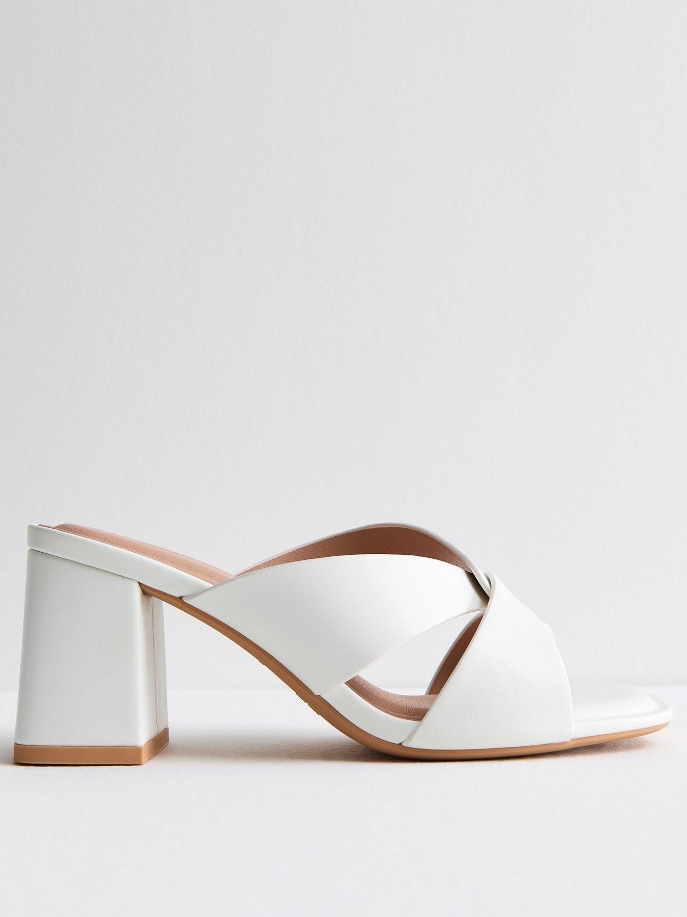 New Look Wide Fit - Sandali in ecopelle effetto coccodrillo rosa chiaro con  tacco largo | ASOS | Sandals heels, Block heels sandal, Heels