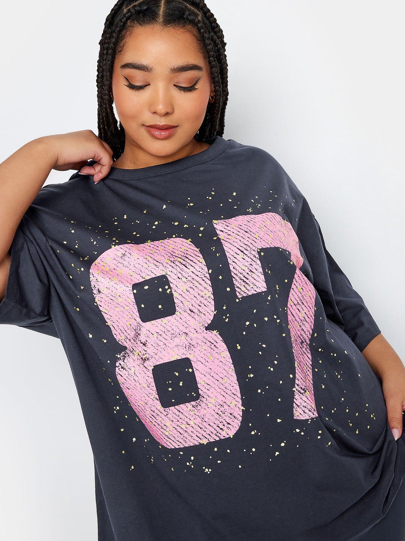 yours-curve-glitter-oversized-varsity-t-shirt-blueoutfit