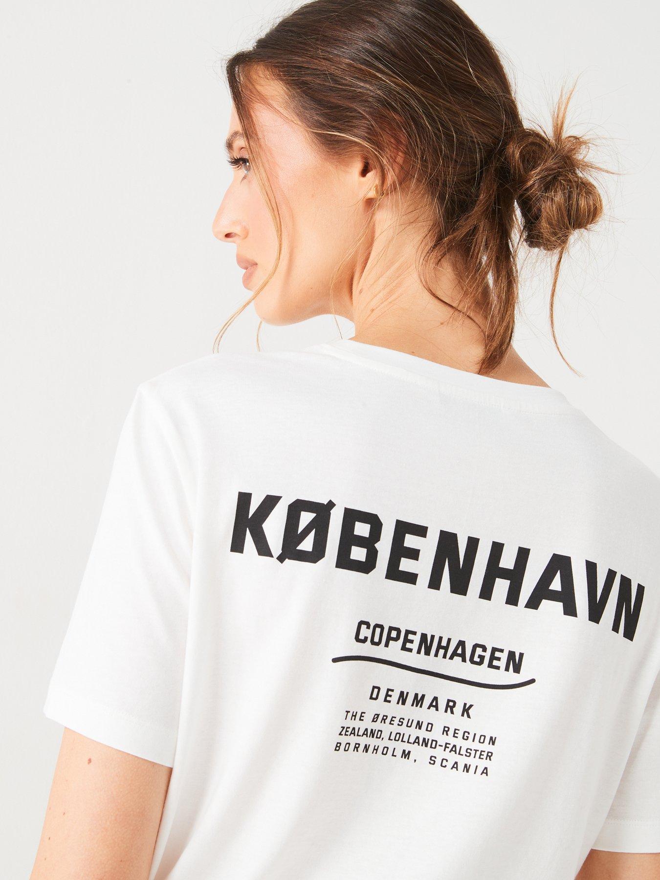 everyday-copenhagen-graphic-t-shirt-whiteoutfit