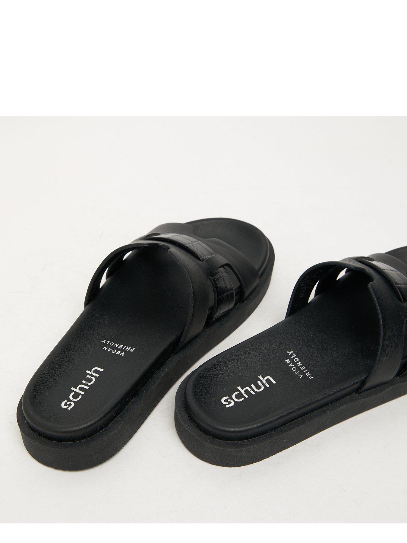 schuh-timmy-croc-effect-footbed-sandal-blackoutfit