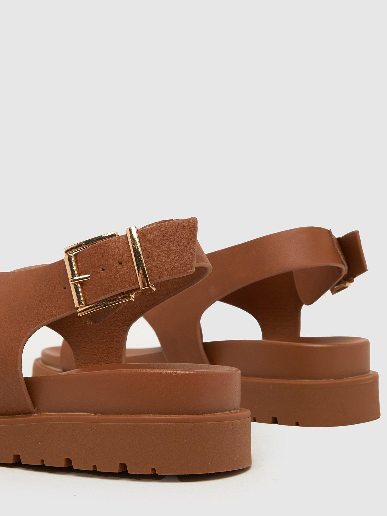 schuh-thora-toe-loop-chunky-sandals-brownoutfit