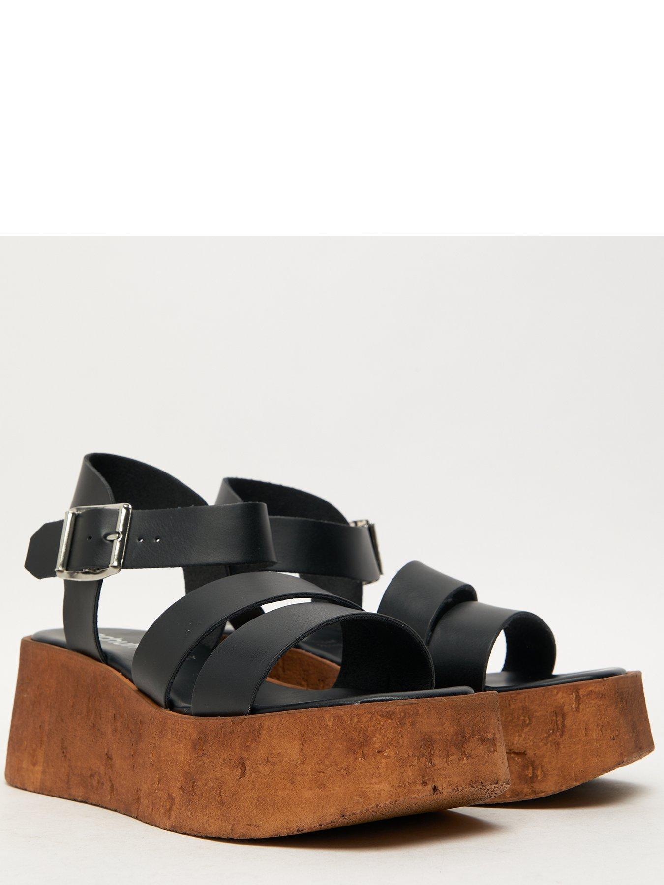 schuh-viola-cork-wedge-buckle-sandals-blk-greenstillFront