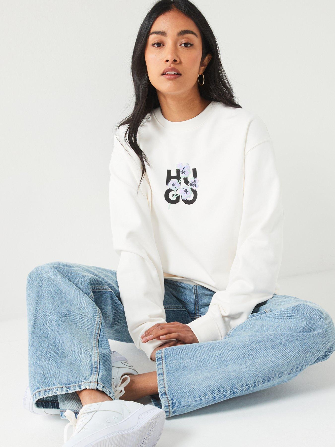 hugo-classic-logo-crew-neck-sweatshirt-whiteoutfit