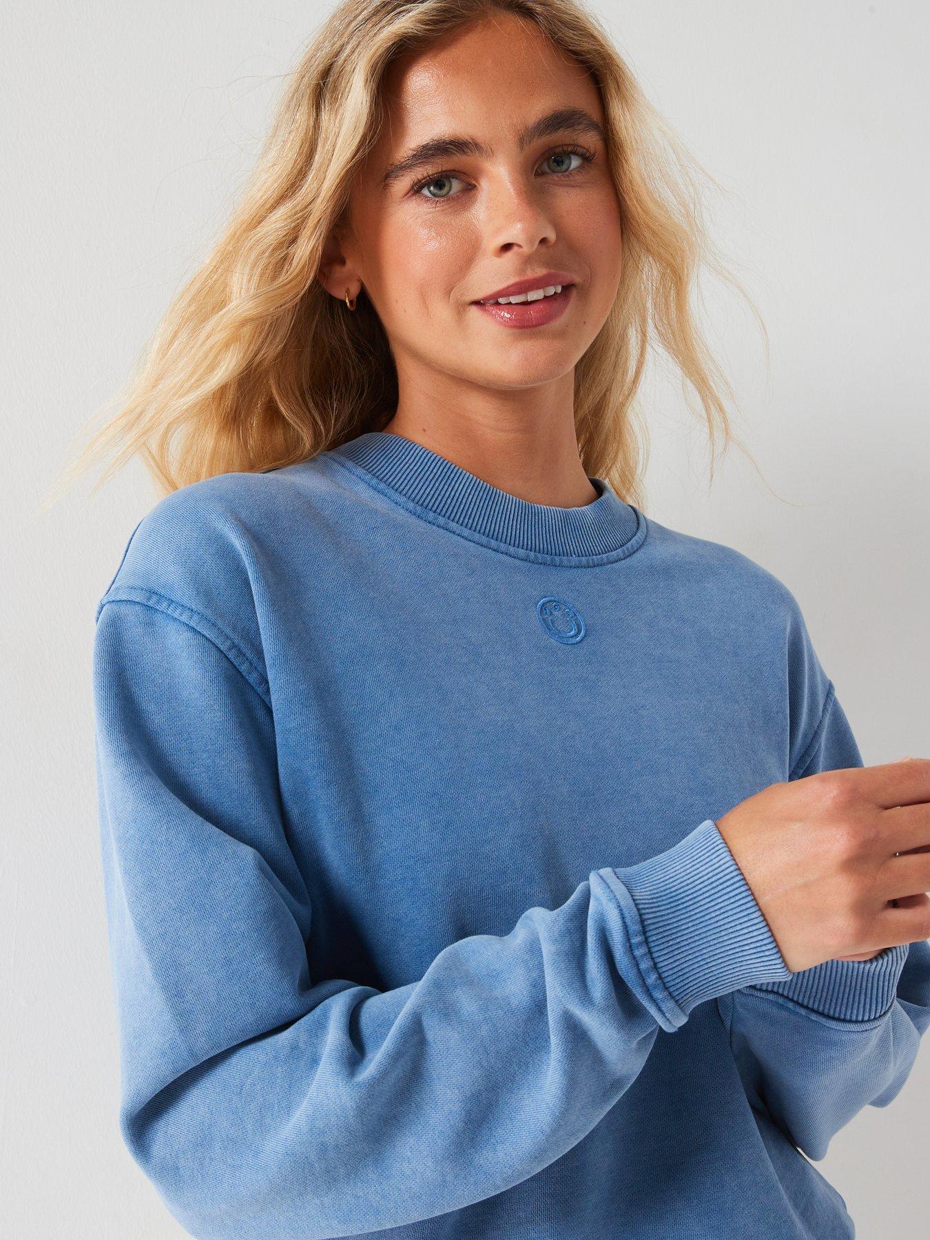 hugo-delessa-relaxed-fit-washed-sweat-blueoutfit