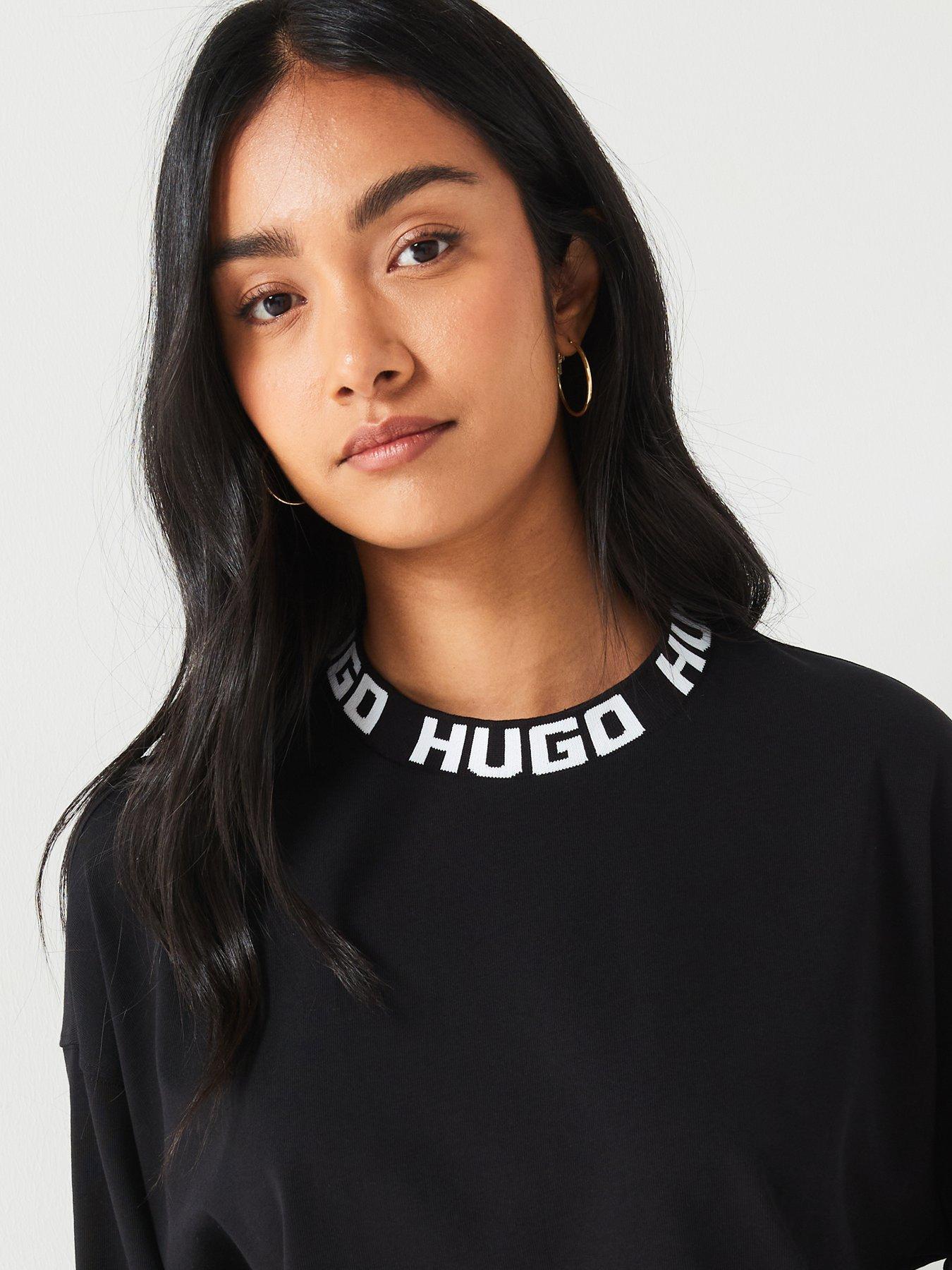 hugo-dinaya-logo-neck-t-shirt-blackoutfit