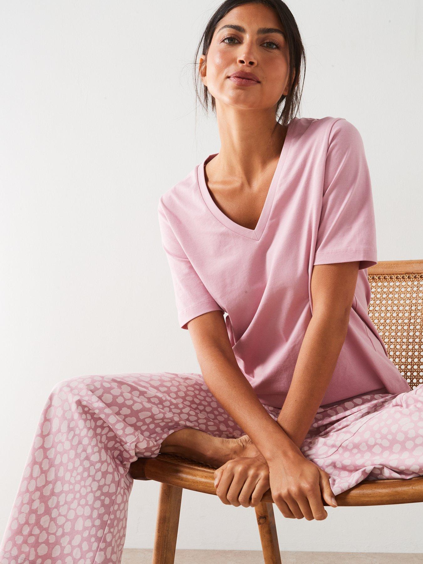 everyday-pink-animal-v-neck-short-sleeve-top-with-wide-leg-pj-setoutfit