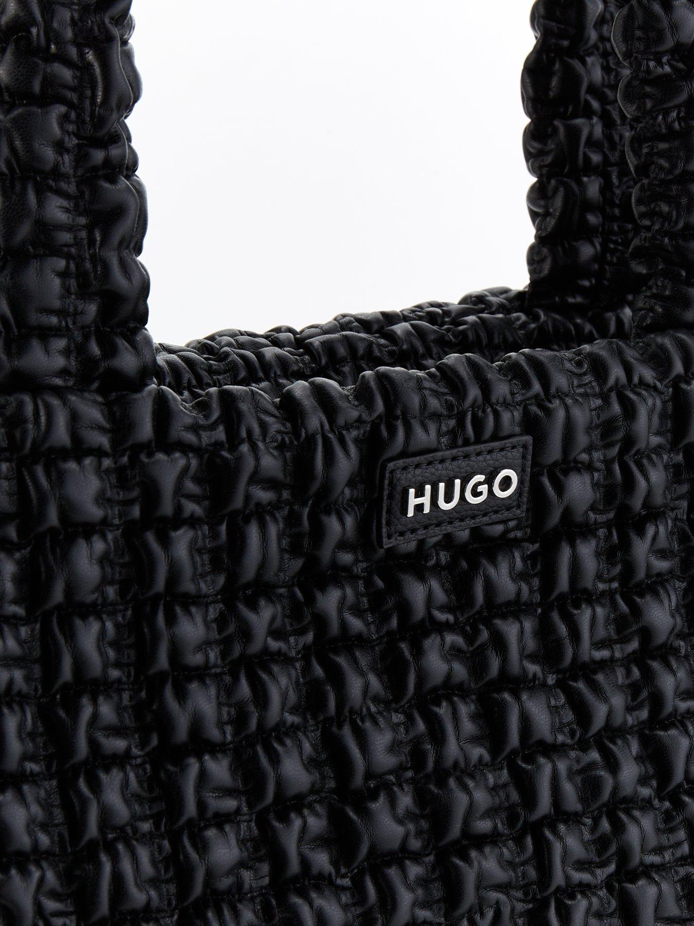 hugo-mhati-puffy-shopper-blackoutfit