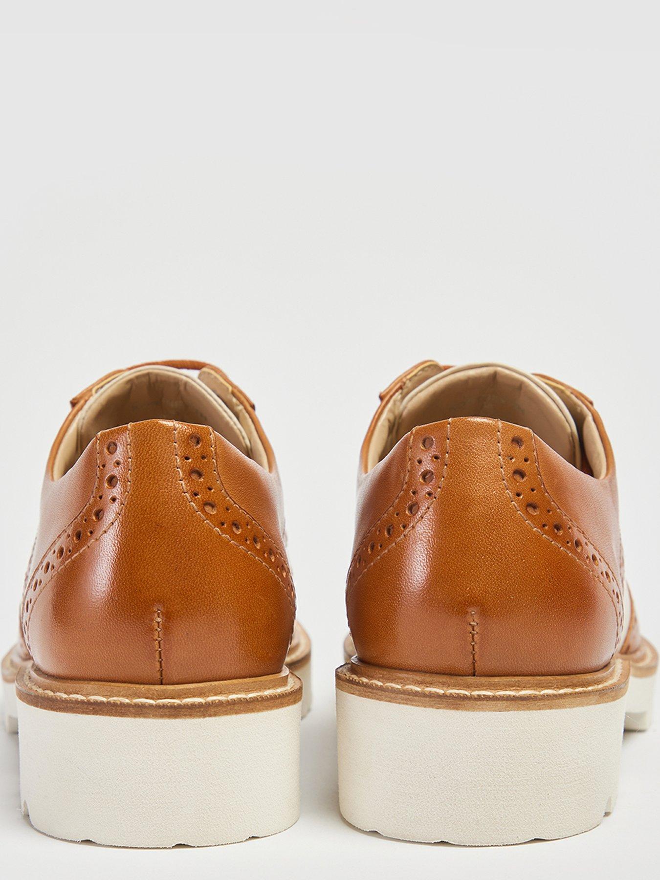 pod-pod-kortney-tan-broguedetail