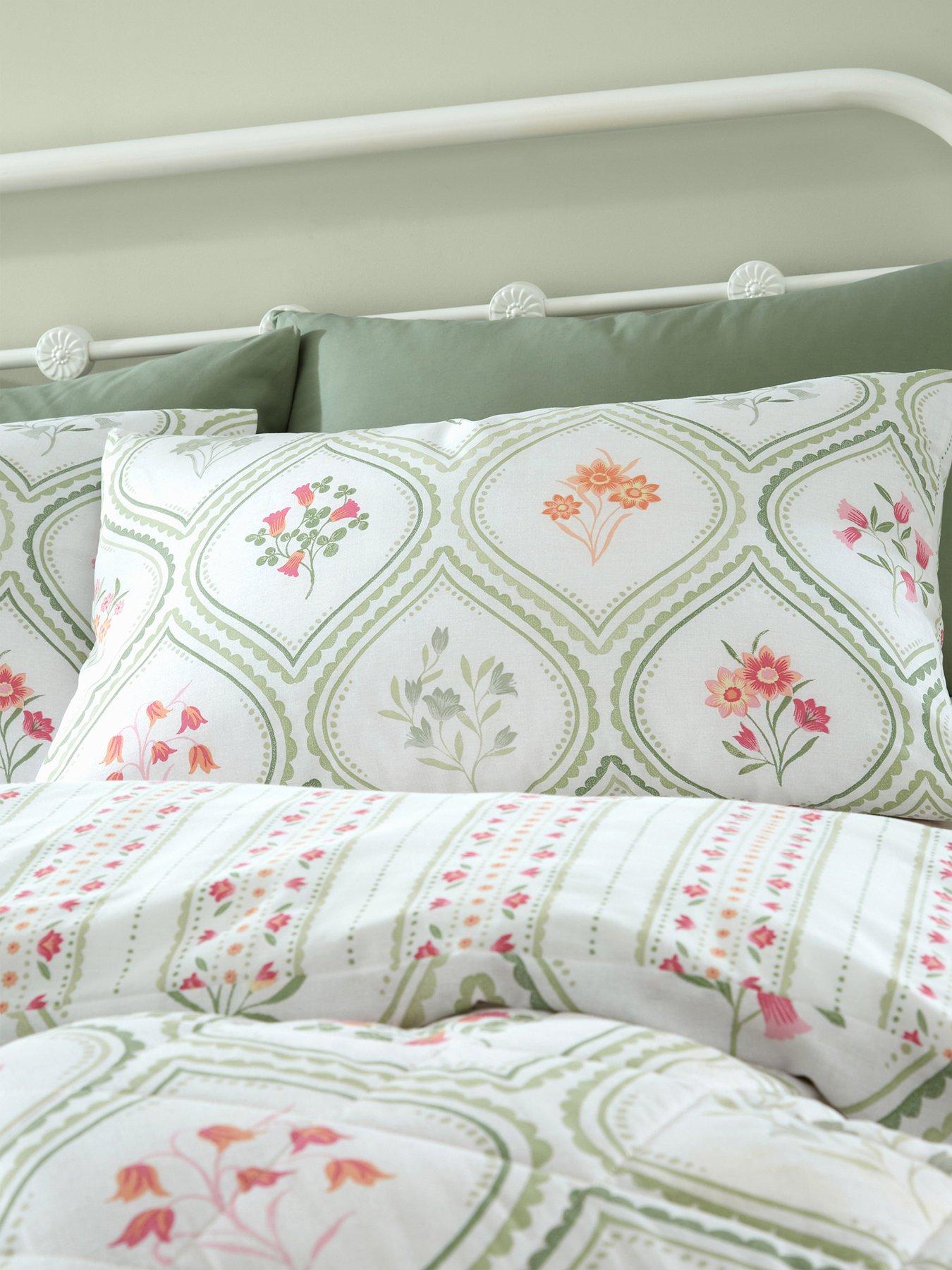 catherine-lansfield-cameo-floral-duvet-covernbspoutfit