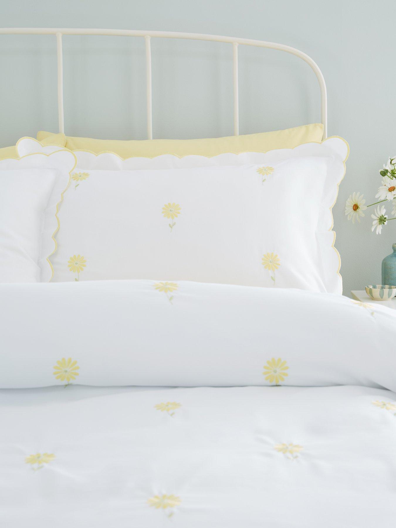 catherine-lansfield-lorna-embroidered-daisy-duvet-cover-setoutfit