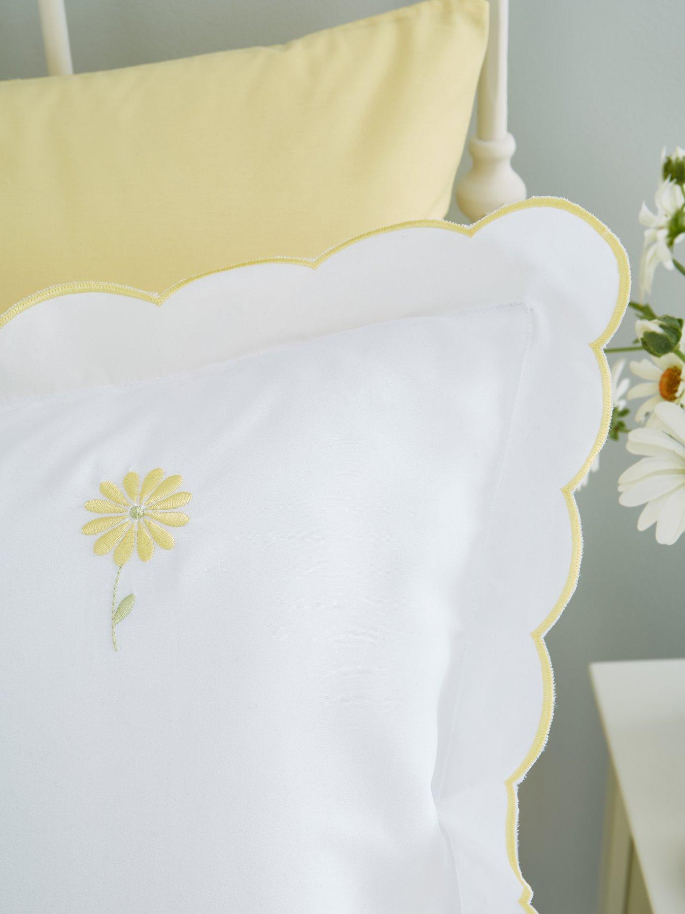 catherine-lansfield-lorna-embroidered-daisy-duvet-cover-setdetail