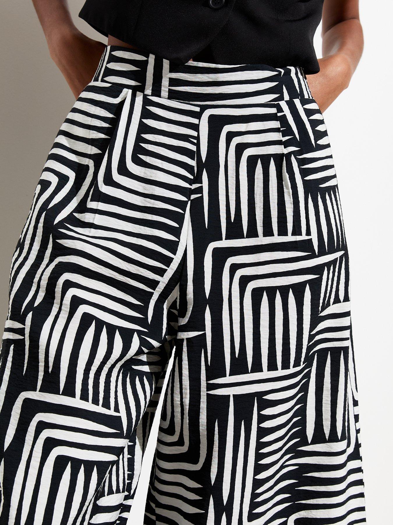 new-look-black-abstract-stripe-wide-crop-trousersoutfit