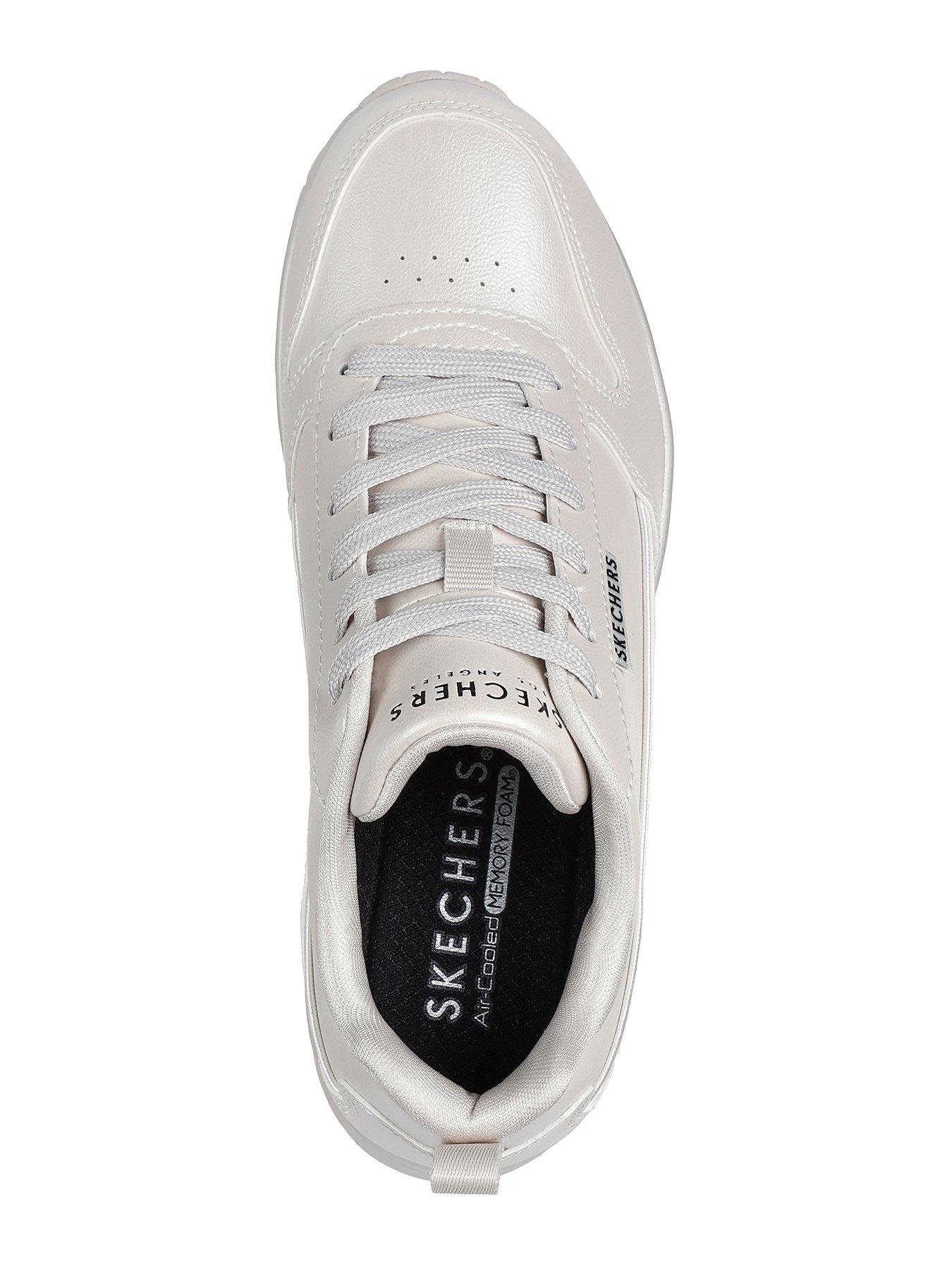 skechers-metallic-leather-lace-up-fashion-sneaker-off-whiteoutfit